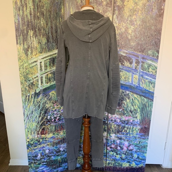 ✨Great quality comfy jacket and lounge pants set✨ - Picture 3 of 4